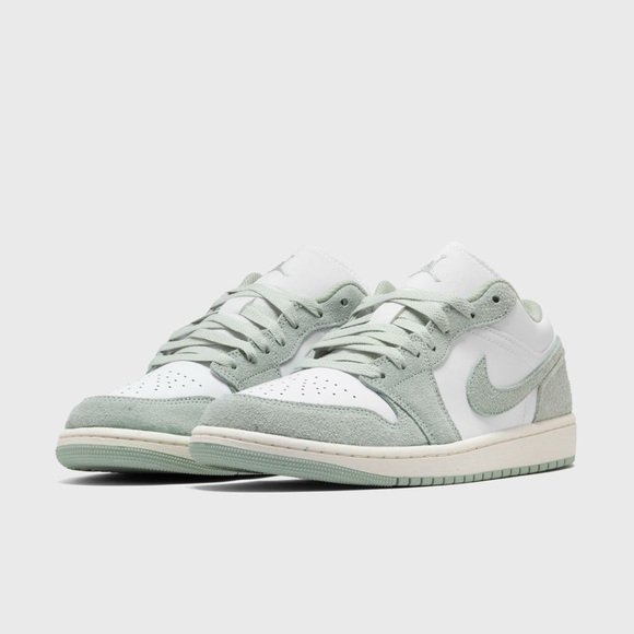NIB Men’s Sz 10 (Euro Sz 44) Air Jordan 1 Low SE Sneakers In White/Sea-foam Sail - Picture 3 of 16